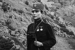 Milunka Savić: Tajně si ustřihla cop, obvázala hruď a šla do války místo bratra pod jménem Milun - Médium.cz